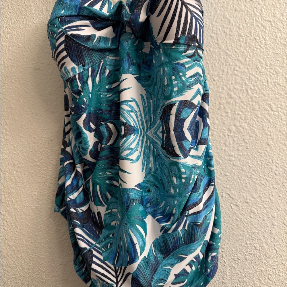 Leaf Patterned Women's Swim Sarong